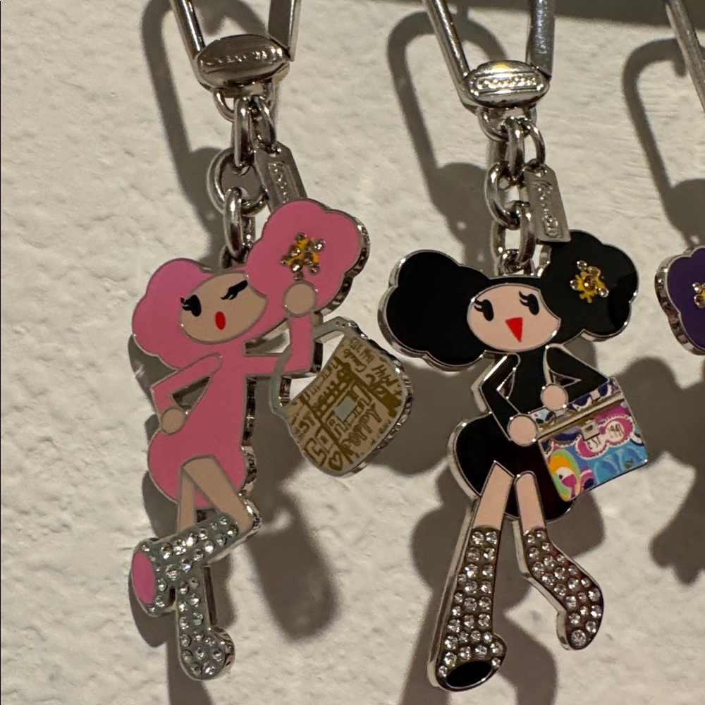 ‼️RARE!!!‼️🩷🖤💜💛❤️💙
Authentic Coach Keychains - Picture 2 of 5